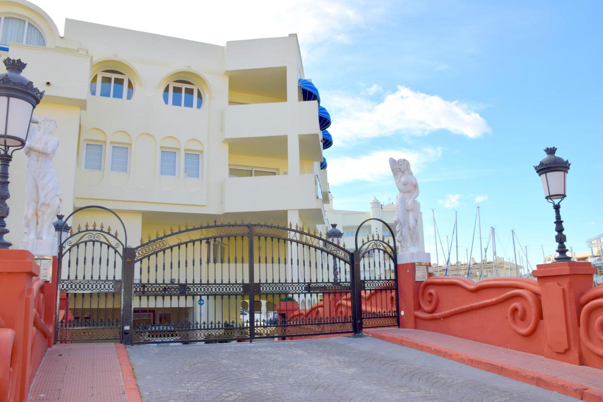 Cozy Corner 2 Bedroom Apartment On New Island Complex In Marina Harbour Benalmadena Luaran gambar