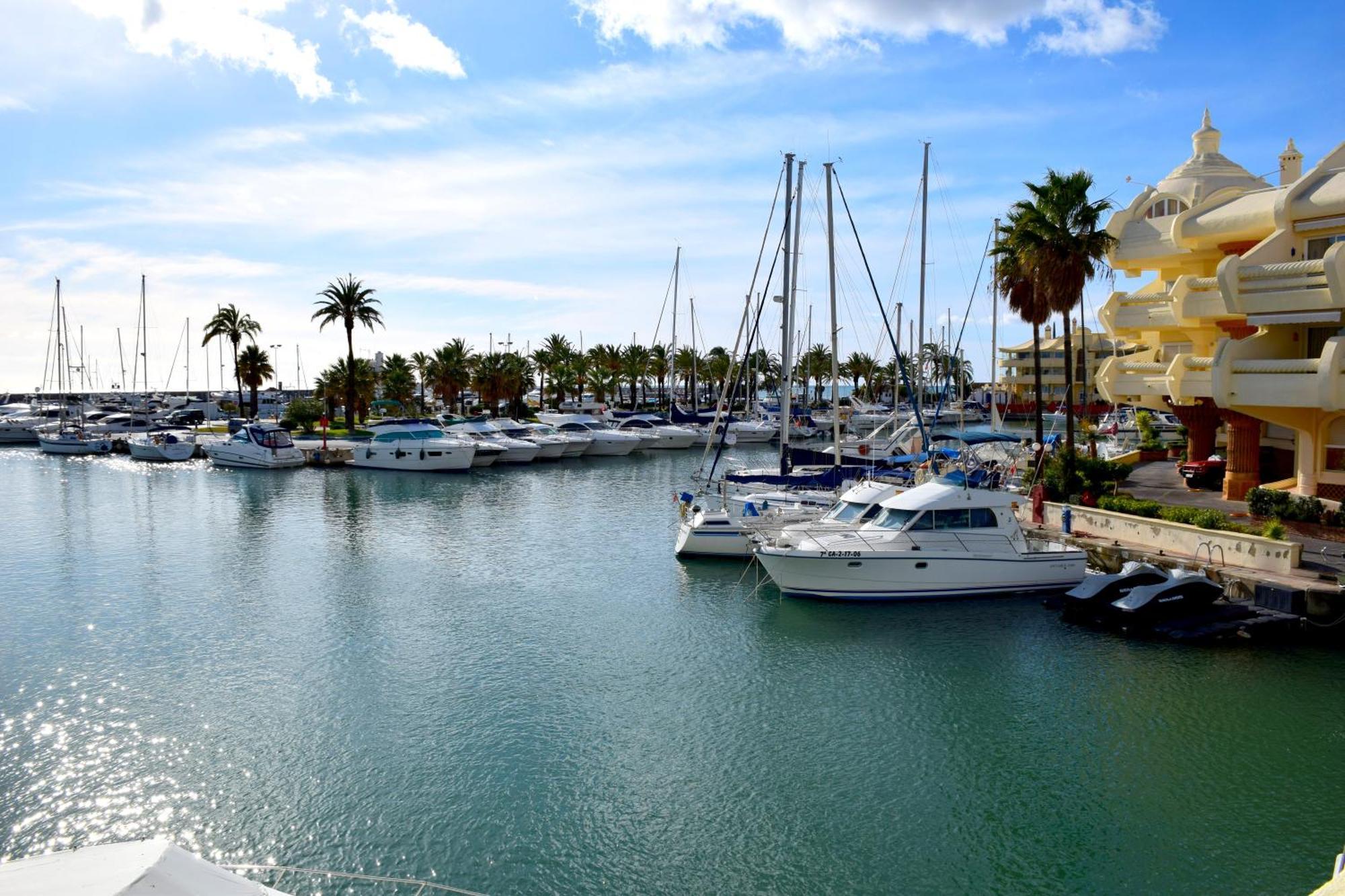 Cozy Corner 2 Bedroom Apartment On New Island Complex In Marina Harbour Benalmadena Luaran gambar